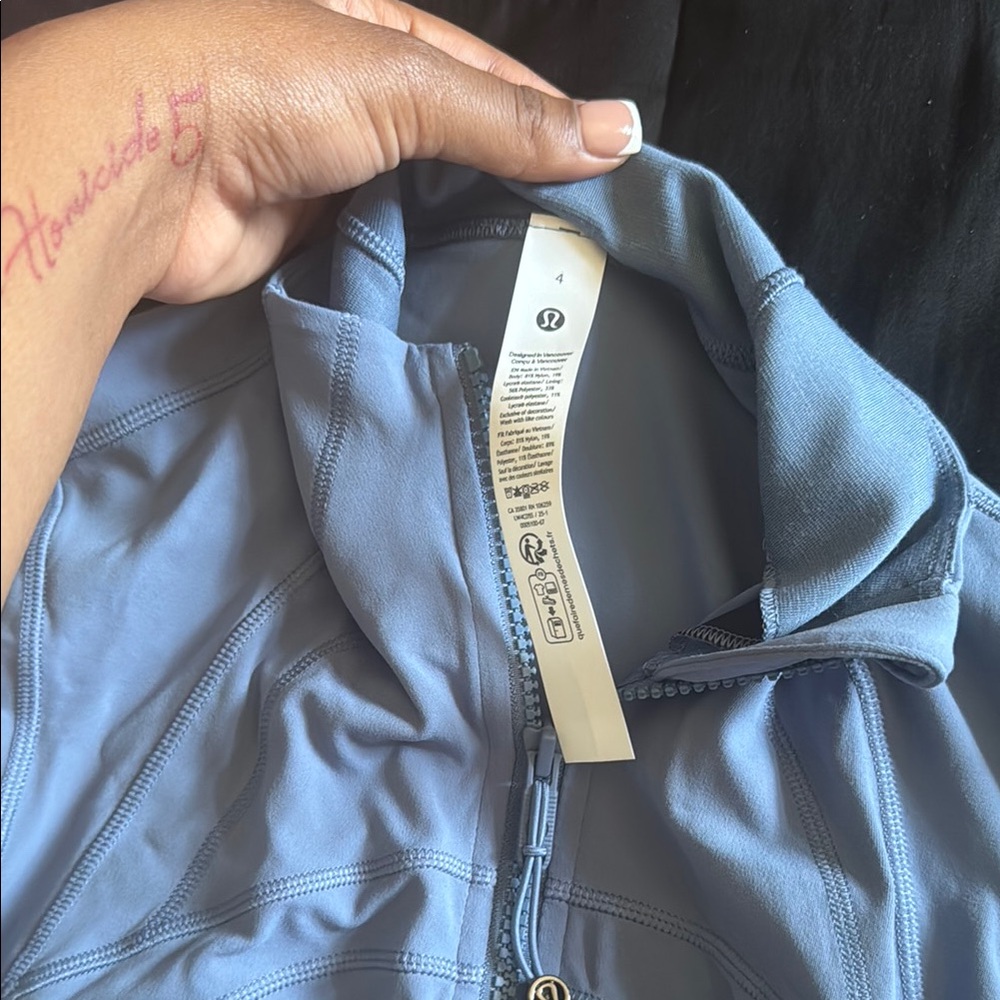 Lululemon - Picture 3 of 4